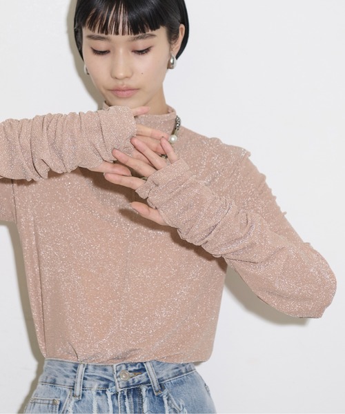 THE YOn(ザヨン)の「グリッターシャーリングカフフィンガーホールトップス(Tシャツ/カットソー・レディース・ミント/ホワイト×シルバー/ブラック×シルバー/オレンジ・FREE)」の4枚目の写真