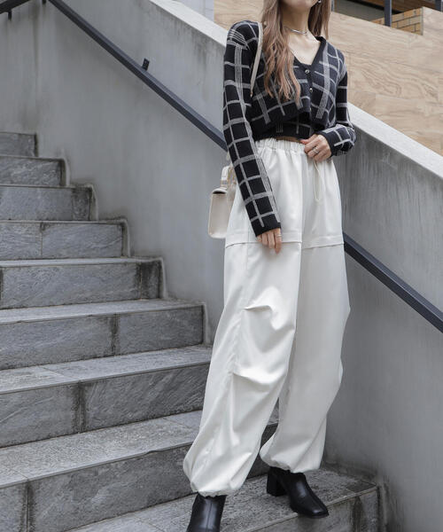 FREE'S MART（フリーズマート）の「ショート丈カーディガン×キャミソールセット（ニット/セーター・レディース・ホワイト系その他/ブラック系その他/ブラウン系その他・FREE）」の10枚目の写真