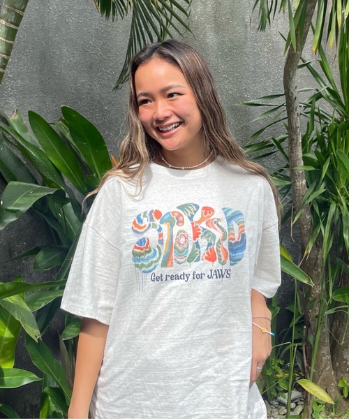 ROXY（ロキシー）の「MAUI ISLAND/ロキシーTAKAGI ERIコラボデザインリラックスフィットフロントプリント半袖カットソー（Tシャツ/カットソー・レディース・グレー/パープル/イエロー・LARGE/MEDIUM）」の9枚目の写真