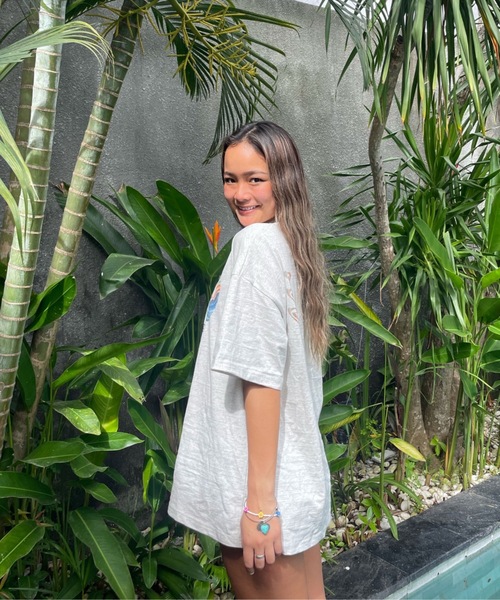 ROXY（ロキシー）の「MAUI ISLAND/ロキシーTAKAGI ERIコラボデザインリラックスフィットフロントプリント半袖カットソー（Tシャツ/カットソー・レディース・グレー/パープル/イエロー・LARGE/MEDIUM）」の6枚目の写真