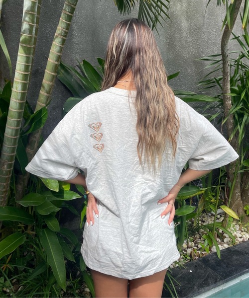 ROXY（ロキシー）の「MAUI ISLAND/ロキシーTAKAGI ERIコラボデザインリラックスフィットフロントプリント半袖カットソー（Tシャツ/カットソー・レディース・グレー/パープル/イエロー・LARGE/MEDIUM）」の5枚目の写真