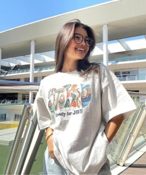 ROXY（ロキシー）の「MAUI ISLAND/ロキシーTAKAGI ERIコラボデザインリラックスフィットフロントプリント半袖カットソー（Tシャツ/カットソー・レディース・グレー/パープル/イエロー・LARGE/MEDIUM）」の4枚目の写真