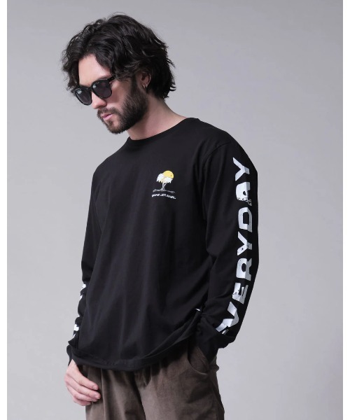 BANKS（バンクス）の「DESIGN TEE/BANKS(バンクス)ユニセックス袖ロゴプリントバックプリント長袖ロンT（Tシャツ/カットソー・メンズ・オフホワイト/ブラック・LARGE/MEDIUM/X-LARGE/SMALL）」の4枚目の写真