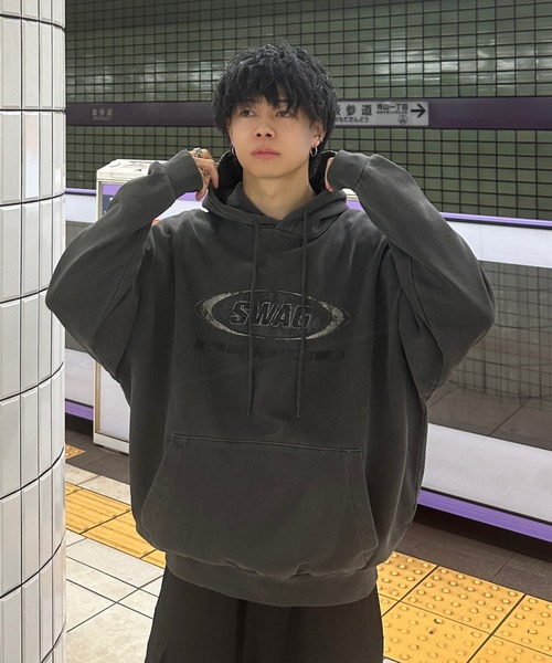 ADAMASTE（アダマスト）の「ヴィンテージライクロゴプリントパーカー（パーカー・メンズ・ブラック/ベージュ/ブルー/グレー・FREE）」の2枚目の写真