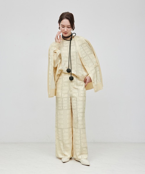 ROPE'(ロペ)の「【雑誌掲載】モノグラムプリントドッキングプルオーバー【セットアップ対応】(Tシャツ/カットソー・レディース・ブラック/キナリ・FREE)」の3枚目の写真