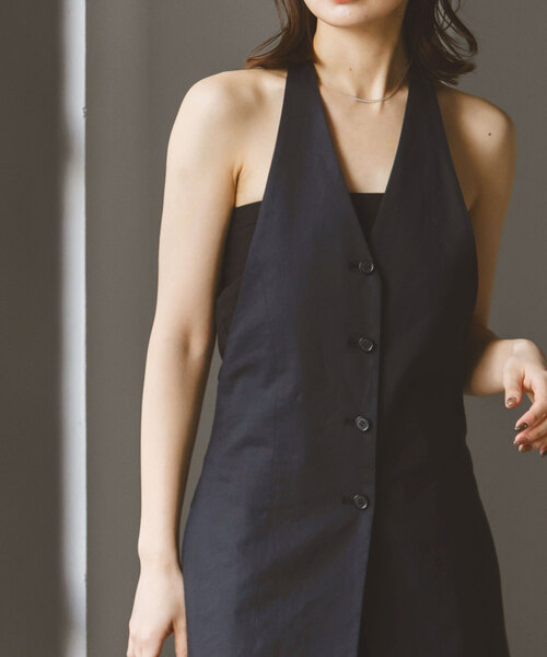 Noble（ノーブル）の「コットンリネンホルターネックチュニック（シャツ/ブラウス・レディース・ブラック/ベージュ・36/38）」の3枚目の写真