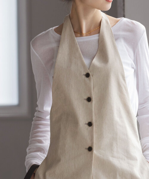 Noble（ノーブル）の「コットンリネンホルターネックチュニック（シャツ/ブラウス・レディース・ブラック/ベージュ・36/38）」の9枚目の写真