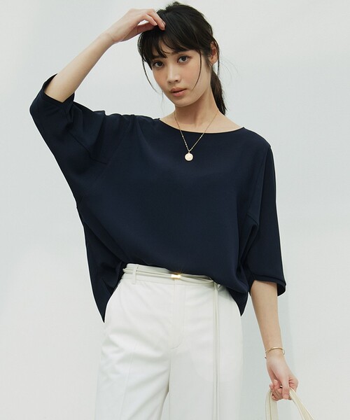 23区 S(ニジュウサンクチイサイサイズ)の「【洗える】ストレッチジョーゼット フォルム カットソー(Tシャツ/カットソー・レディース・ベージュ系/グレー系/ネイビー系/ホワイト系・32)」の4枚目の写真
