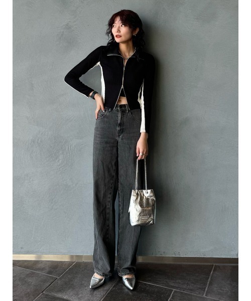 LVEU.(ラブユ.)の「【LVEU.】バイカラーダブルジップトップス / トップス ニット リブ バイカラー 配色 ジップ ハイネック クロップド ショート ブラック ホワイト(Tシャツ/カットソー・レディース・ブラック/ホワイト・FREE)」の11枚目の写真