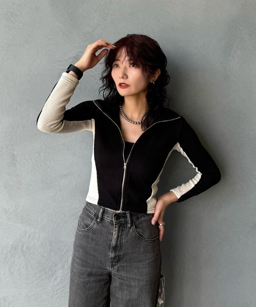 LVEU.(ラブユ.)の「【LVEU.】バイカラーダブルジップトップス / トップス ニット リブ バイカラー 配色 ジップ ハイネック クロップド ショート ブラック ホワイト(Tシャツ/カットソー・レディース・ブラック/ホワイト・FREE)」の6枚目の写真