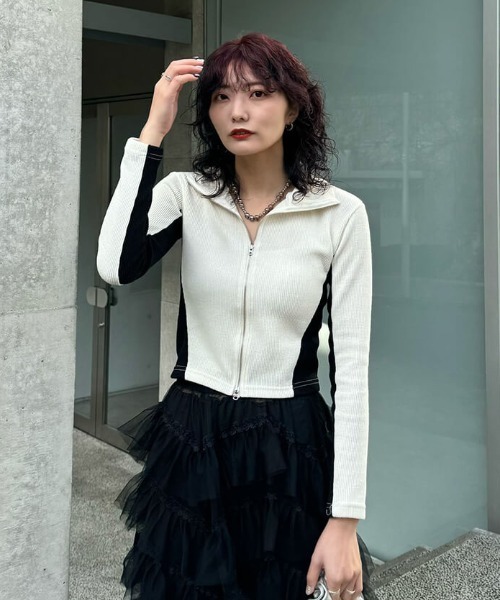 LVEU.(ラブユ.)の「【LVEU.】バイカラーダブルジップトップス / トップス ニット リブ バイカラー 配色 ジップ ハイネック クロップド ショート ブラック ホワイト(Tシャツ/カットソー・レディース・ブラック/ホワイト・FREE)」の7枚目の写真