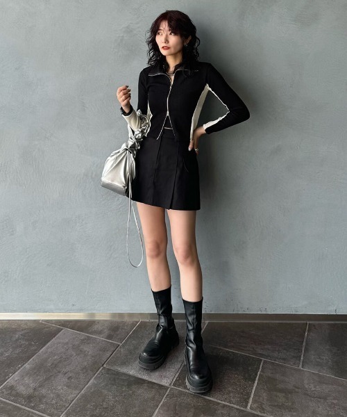 LVEU.(ラブユ.)の「【LVEU.】バイカラーダブルジップトップス / トップス ニット リブ バイカラー 配色 ジップ ハイネック クロップド ショート ブラック ホワイト(Tシャツ/カットソー・レディース・ブラック/ホワイト・FREE)」の14枚目の写真