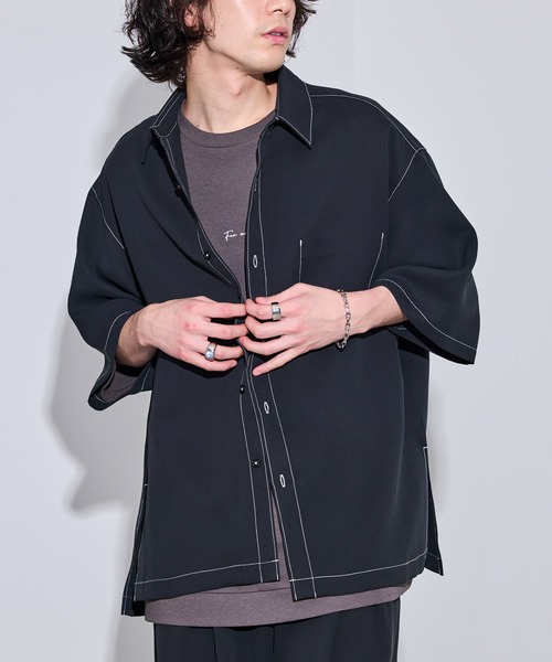 JUNRED（ジュンレッド）の「【 セットアップ対応 】ステッチワークレギュラーカラールーズシャツ（シャツ/ブラウス・メンズ・ブラック/オリーブ/ライトグレー・L/M/S）」の2枚目の写真