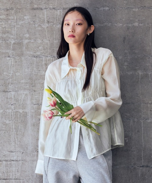 VACANCY(ヴァカンシー)の「シャーリングシアーシャツ(シャツ/ブラウス・レディース・イエロー/ブルー・FREE)」の2枚目の写真