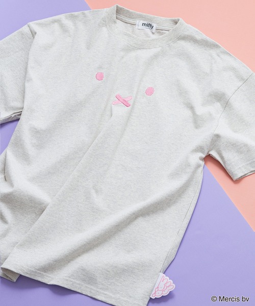 Miffy( ミッフィー)の「【MIFFY/ミッフィー】オリジナルデザインTシャツ ドロップショルダー ビッグシルエット ユニセックス ミッフィー ディック・ブルーナ Dick Bruna(Tシャツ/カットソー・メンズ・ホワイト/チャコールグレー/オフホワイト・SMALL/MEDIUM/LARGE)」の3枚目の写真