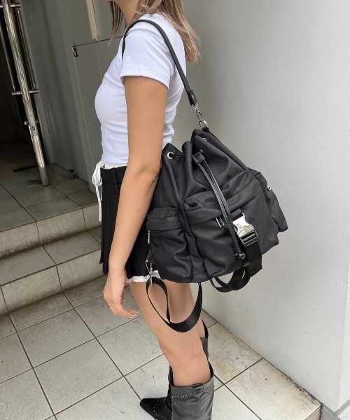 BLONDEY（ブロンディ）の「3WAYナイロンバッグ（ショルダーバッグ・レディース・ブラック/カーキ/チャコールグレー・FREE）」の8枚目の写真