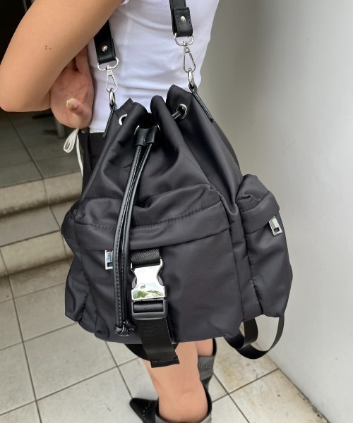 BLONDEY（ブロンディ）の「3WAYナイロンバッグ（ショルダーバッグ・レディース・ブラック/カーキ/チャコールグレー・FREE）」の4枚目の写真