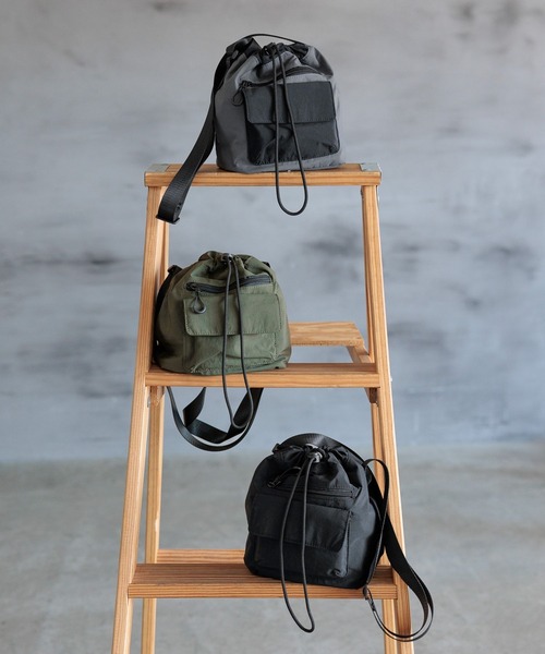 LAKOLE（ラコレ）の「ポケット巾着ショルダーバッグ / 132185