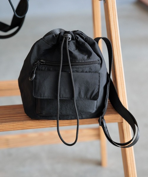 はる LAKOLE（ラコレ）の「ポケット巾着ショルダーバッグ / 132185