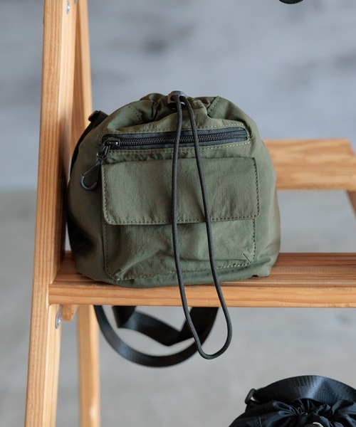 はる LAKOLE（ラコレ）の「ポケット巾着ショルダーバッグ / 132185