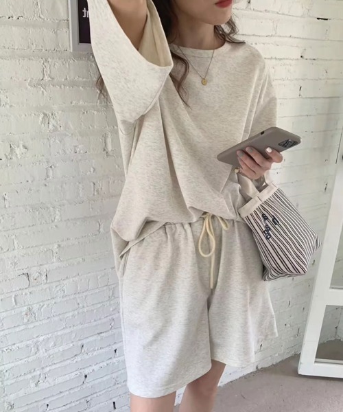 ammy.（エイミードット）の「【 ammy. / エイミードット 】 オーバーサイズ ルーズ 半袖 トップス + パンツ セットアップ ( 上下2点セット ) / ルームウェア（ルームウェア/パジャマ・レディース・ブラック/ブルー/ライトイエロー/ライトグレー/グリーン/チャコールグレー・FREE）」の15枚目の写真