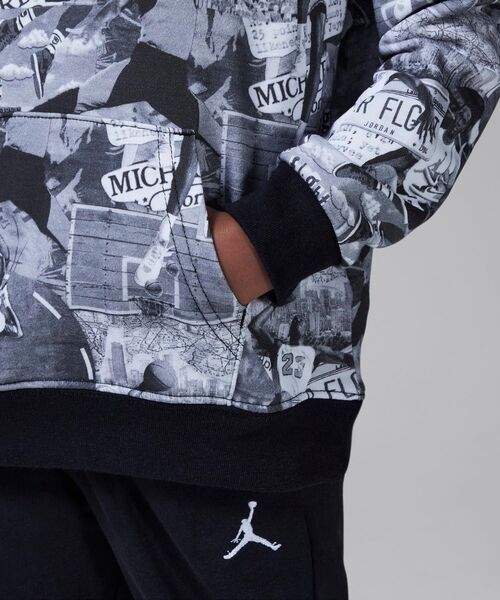 NIKE(ナイキ)の「ジョーダン MJ ブルックリン ベビー ツーピース プリント フレンチ テリー パーカー セットアップ / Jordan MJ Brooklyn Toddler 2-Piece Printed French Terry Hoodie Set<90-100cm 展開>(セットアップ・キッズ・ブラック/ネイビー・100/95/90)」の5枚目の写真
