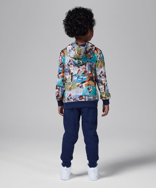 NIKE(ナイキ)の「ジョーダン MJ ブルックリン ベビー ツーピース プリント フレンチ テリー パーカー セットアップ / Jordan MJ Brooklyn Toddler 2-Piece Printed French Terry Hoodie Set<90-100cm 展開>(セットアップ・キッズ・ブラック/ネイビー・100/95/90)」の8枚目の写真