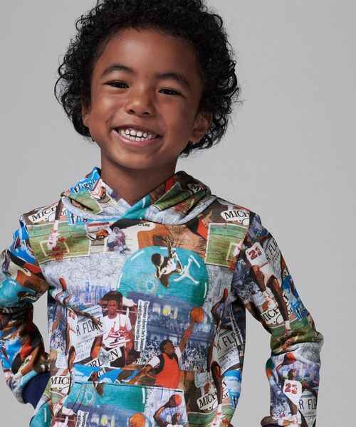 NIKE(ナイキ)の「ジョーダン MJ ブルックリン ベビー ツーピース プリント フレンチ テリー パーカー セットアップ / Jordan MJ Brooklyn Toddler 2-Piece Printed French Terry Hoodie Set<90-100cm 展開>(セットアップ・キッズ・ブラック/ネイビー・100/95/90)」の9枚目の写真