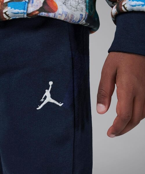 NIKE(ナイキ)の「ジョーダン MJ ブルックリン ベビー ツーピース プリント フレンチ テリー パーカー セットアップ / Jordan MJ Brooklyn Toddler 2-Piece Printed French Terry Hoodie Set<90-100cm 展開>(セットアップ・キッズ・ブラック/ネイビー・100/95/90)」の12枚目の写真