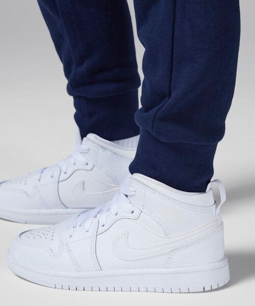 NIKE(ナイキ)の「ジョーダン MJ ブルックリン ベビー ツーピース プリント フレンチ テリー パーカー セットアップ / Jordan MJ Brooklyn Toddler 2-Piece Printed French Terry Hoodie Set<90-100cm 展開>(セットアップ・キッズ・ブラック/ネイビー・100/95/90)」の13枚目の写真