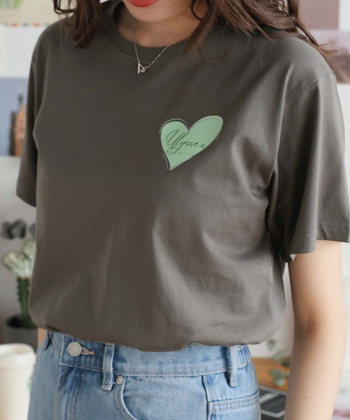 Girly Doll(ガーリードール)の「オリジナルプリントハート&フラワーTシャツ(Tシャツ/カットソー・レディース・ピンク/ベージュ/ダークグレー・F)」の2枚目の写真
