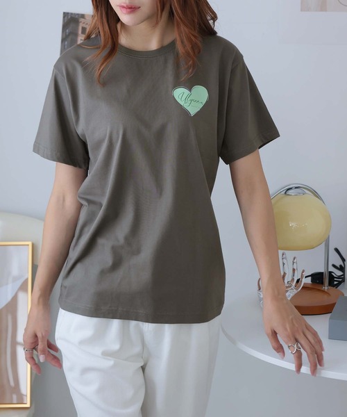 Girly Doll(ガーリードール)の「オリジナルプリントハート&フラワーTシャツ(Tシャツ/カットソー・レディース・ピンク/ベージュ/ダークグレー・F)」の4枚目の写真