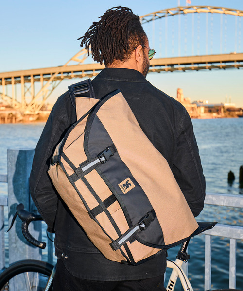 CHROME（クローム）の「［ CHROME / クローム ］CTZ 24L MESSENGER / シーティーゼット 24L メッセンジャー バッグ 防水 24L PC収納 A4収納 リフレクター（メッセンジャーバッグ・メンズ・ブラック系その他・FREE）」の18枚目の写真