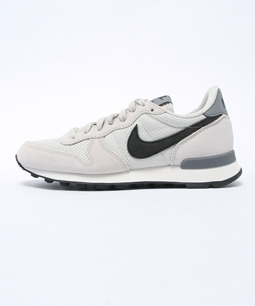 NIKE SPORTSWEAR(ナイキスポーツウェアー)の「ウィメンズ ナイキ インターナショナリスト WMNS NIKE INTERNATIONALIST 629684-017(スニーカー・レディース・オフホワイト・22.5cm/23.5cm/24cm/23cm)」の1枚目の写真