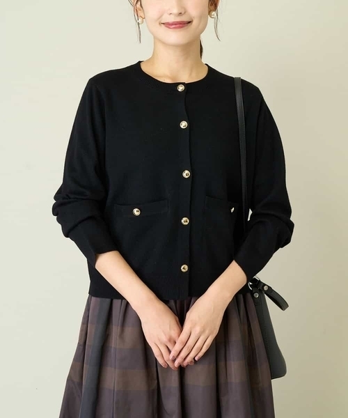 a.v.v(アーヴェヴェ)の「ミラノリブニットカーディガン(カーディガン/ボレロ・レディース・アイボリー/ブラック・40/38/36/42/34)」の2枚目の写真