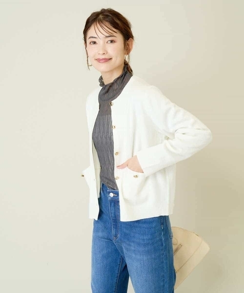 a.v.v(アーヴェヴェ)の「ミラノリブニットカーディガン(カーディガン/ボレロ・レディース・アイボリー/ブラック・40/38/36/42/34)」の5枚目の写真