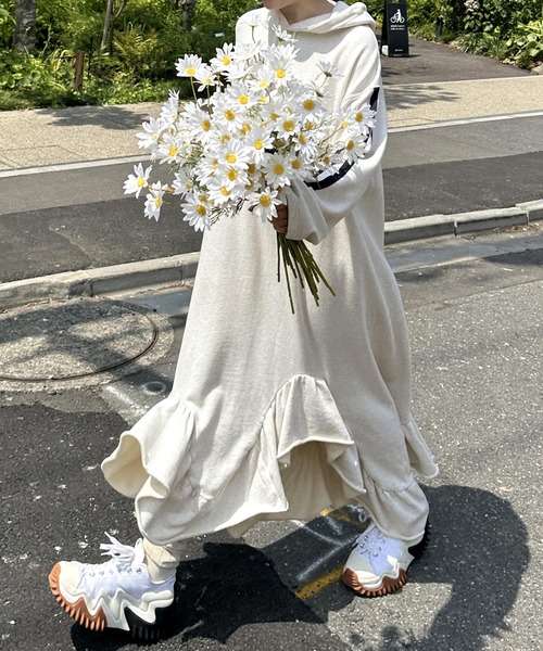 Alley Tokyo（アリートーキョー）の「袖ラインフリルスウェット