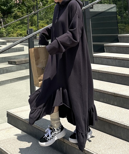 Alley Tokyo（アリートーキョー）の「袖ラインフリルスウェット