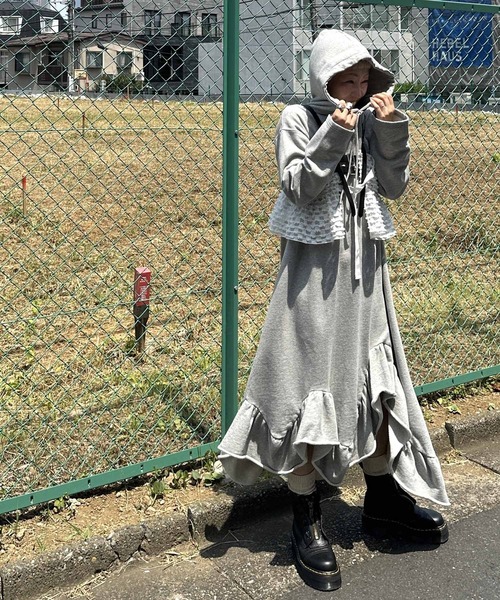 Alley Tokyo（アリートーキョー）の「袖ラインフリルスウェット