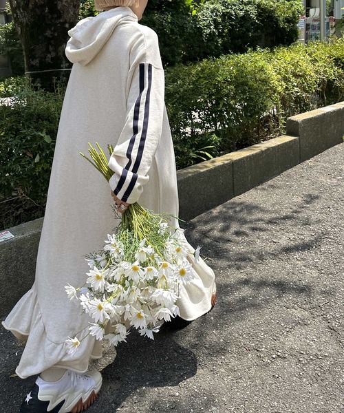 Alley Tokyo（アリートーキョー）の「袖ラインフリルスウェット