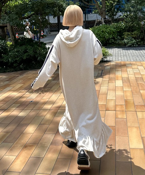 Alley Tokyo（アリートーキョー）の「袖ラインフリルスウェット