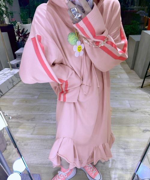 Alley Tokyo（アリートーキョー）の「袖ラインフリルスウェット