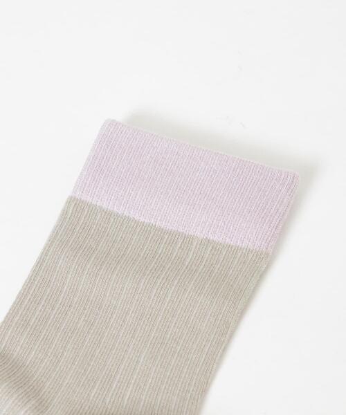 URBAN RESEARCH（アーバンリサーチ）の「『UR TECH』バイカラーソックス（ソックス/靴下・レディース・ネイビー/オフホワイト/グレー・22/24）」の5枚目の写真