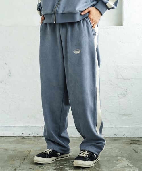 SIDEWAY STANCE(サイドウェイスタンス)の「【SIDEWAY STANCE】オーバルロゴ ワンポイント刺しゅう スエード ラインパンツ(スウェットパンツ・メンズ・ベージュ/ブラック/ブルー・SMALL/MEDIUM/LARGE)」の3枚目の写真
