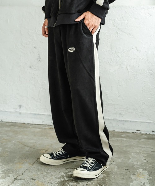 SIDEWAY STANCE(サイドウェイスタンス)の「【SIDEWAY STANCE】オーバルロゴ ワンポイント刺しゅう スエード ラインパンツ(スウェットパンツ・メンズ・ベージュ/ブラック/ブルー・SMALL/MEDIUM/LARGE)」の4枚目の写真