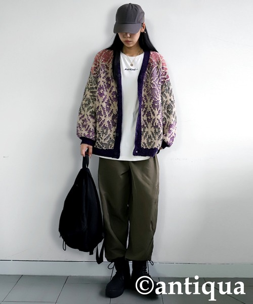 antiqua(アンティカ)の「Vネックカーディガン(ニット/セーター・レディース・ブラック系その他/パープル系その他・ONESIZE)」の20枚目の写真