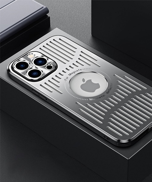 Fun & Daily(ファンアンドデイリー)の「Trunk Metal iPhone Case 14 15 16 17 Plus Pro ProMax(スマホケース/カバー・メンズ・シルバー・iPhone 16/iPhone 16 Plus/iPhone 16 Pro/iPhone 16 Pro Max/iPhone 14/iPhone 14 Plus/iPhone 14 Pro/iPhone 14 Pro Max/iPhone 15/iPhone 15 Plus/iPhone 15 Pro/iPhone 15 Pro Max/iPhone 17/iPhone 17 Pro/iPhone 17 Pro Max)」の4枚目の写真