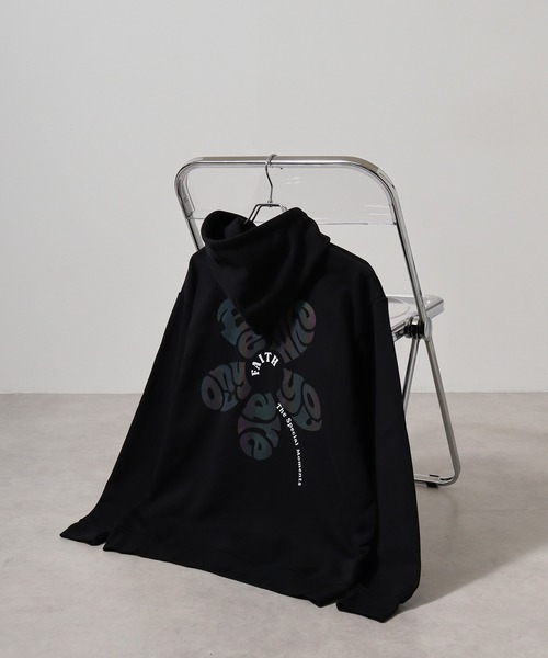 A.T,C in the attic homme(エーティーシーインジアティックオム)の「A.T,C in the attic homme タマムシリフレクタープリント プルパーカー(パーカー・メンズ・ブラック/ホワイト・L/M)」の1枚目の写真