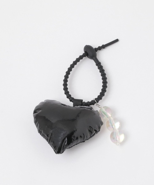 FOREVER 21（フォーエバー トゥエンティーワン）の「ぷっくりハートチャーム（チャーム・レディース・ブラック・FREE）」の2枚目の写真