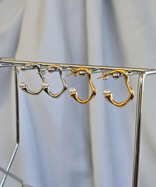 Rechic（リシック）の「変形パールピアス（ピアス（両耳用）・レディース・シルバー/ゴールド・FREE）」の3枚目の写真